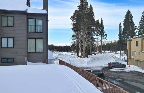 Kirkwood Condominio | Fully-remodeled stylish 2BR condo, steps to lifts