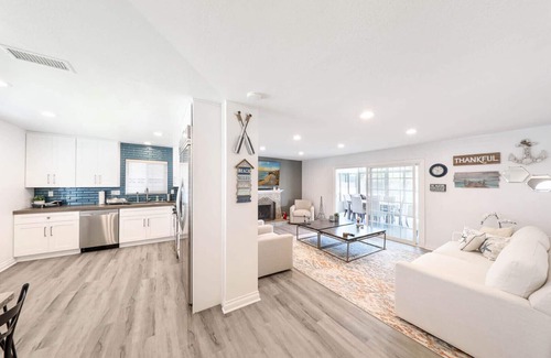 Huntington Beach Casa | Fully Remodeled, Cheerful 4 Bedroom Close to Beach!
