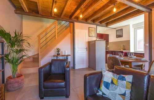 Meilly-sur-Rouvres Casa | Fully renovated former saddlery workshop in the heart of the countryside!