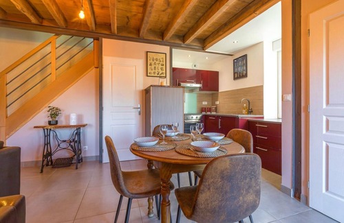 Meilly-sur-Rouvres Casa | Fully renovated former saddlery workshop in the heart of the countryside!