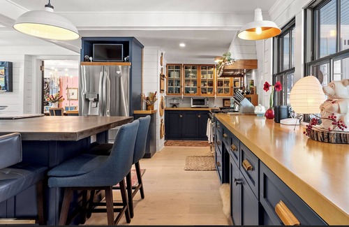 Glendale Casa | Fully renovated sprawling farmhouse in Great Barrington