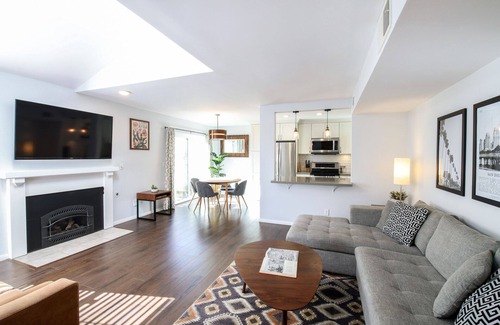 North Park Casa | Fully Renovated 3-Story Townhome - 93 Walk Score