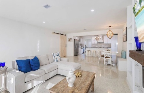 Vero Beach Casa | Fully Renovated Coastal Castle