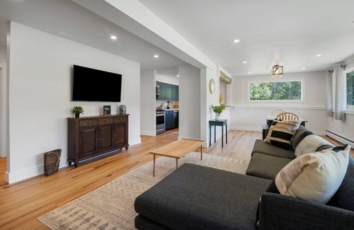 Stowe Condominio | Fully Renovated Condo in Heart of Stowe