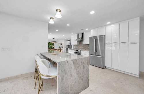 Park Shore Casa | Fully Renovated Luxury Home W/ Private Beach Access & Optional Golf Cart
