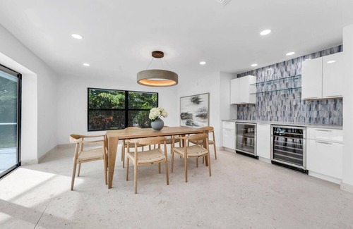 Park Shore Casa | Fully Renovated Luxury Home W/ Private Beach Access & Optional Golf Cart