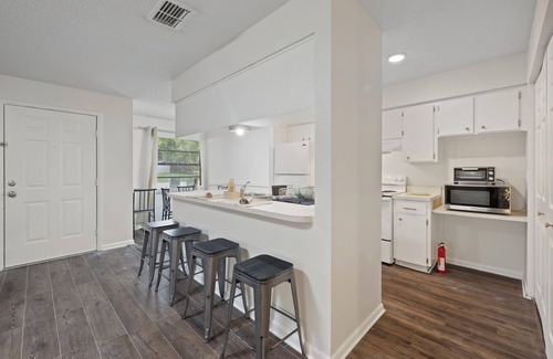 Downtown Zephyrhills Casa | Fully Renovated & Private 2-bedroom home in Zephyrhills with Porch