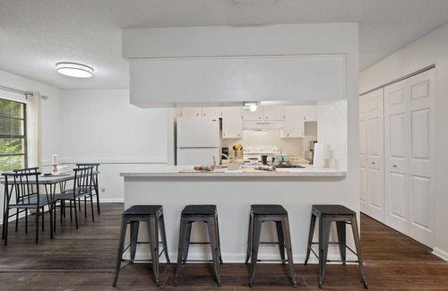 Downtown Zephyrhills Casa | Fully Renovated & Private 2-bedroom home in Zephyrhills with Porch