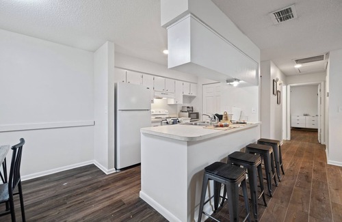 Downtown Zephyrhills Casa | Fully Renovated & Private 2-bedroom home in Zephyrhills with Porch