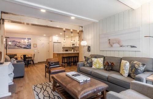 Mammoth Lakes Casa | Fully Renovated! St Anton #17 Ski in Ski Out 1 Bedroom 1 Bathroom Condo! Sleeps up to 4!