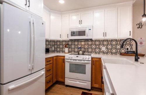 Mammoth Lakes Casa | Fully Renovated! St Anton #17 Ski in Ski Out 1 Bedroom 1 Bathroom Condo! Sleeps up to 4!