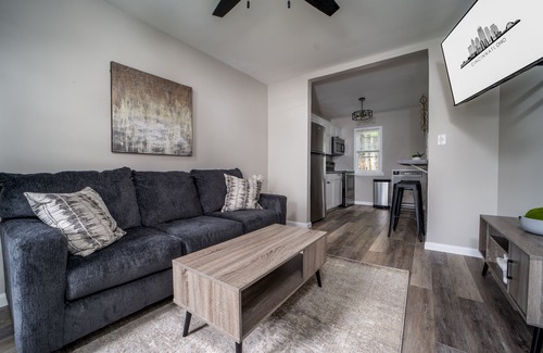 Mount Auburn Casa | Fully Renovated Tiny Gem ~ Mins to Downtown ~ Yard