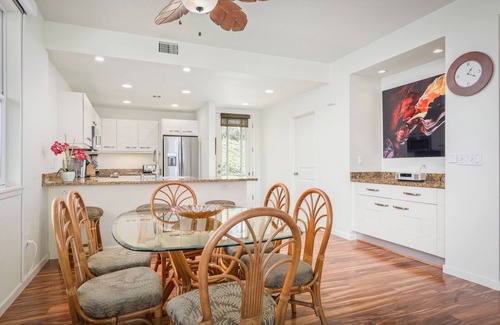 Kahaluu Bay Casa | FULLY RENOVATED UNIT. 3 BDRM, 3 BATH SLEEPS 8. PERFECT FOR GRANDPARENTS