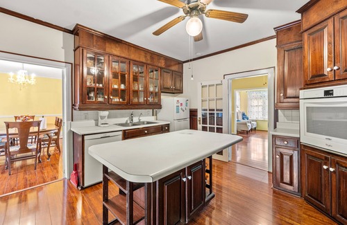 Baldwin Casa | Fully Restored Country Manor