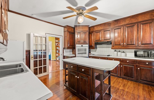 Baldwin Casa | Fully Restored Country Manor