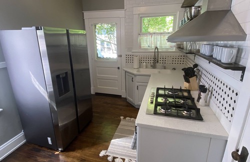Cincinnati Casa | Fully restored, hardwood floors, Near Lunken airport and Downtown Cincinnati