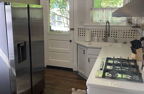Cincinnati Casa | Fully restored, hardwood floors, Near Lunken airport and Downtown Cincinnati