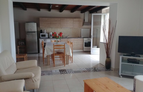 Lauzun Casa | Casa de piedra totalmente restaurada con piscina privada.