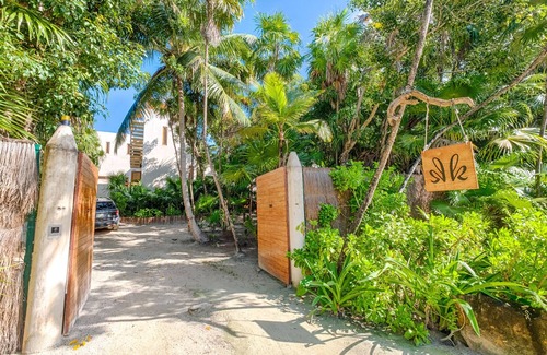 Chacchoben Casa | Fully serviced luxury beachfront villa in Tulum