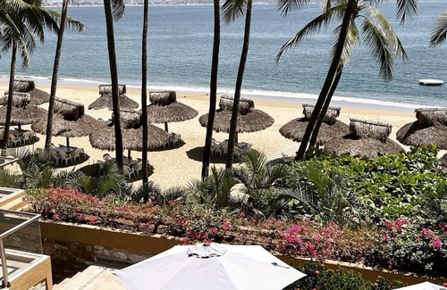 Condominios La Punta Villa | Fully staffed, luxurious 7,000 sq.ft oceanfront villa, with infinity edge pool