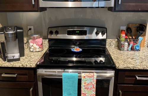 Overland Park Apartamento | Fully Stocked Apartment, Close to Everything!
