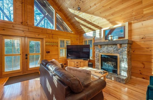 Vein Mountain Casa | Fully Stocked Cabin Retreat w/Game Room & Pond!