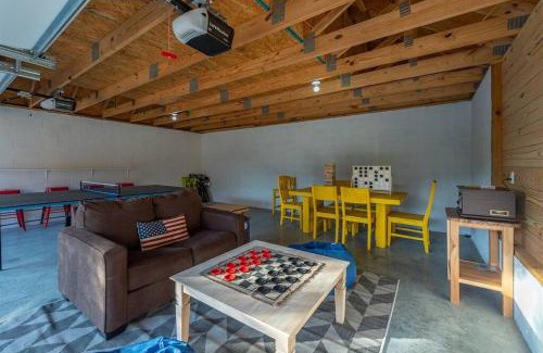 Vein Mountain Casa | Fully Stocked Cabin Retreat w/Game Room & Pond!