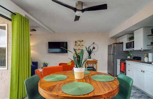 Melbourne Condominio | Fully stocked condo, balcony overlooking marina, walking distance to downtown