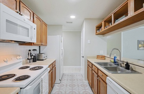 Garland Casa | Summer Stay w/ Games & Fenced Yard Near Parks