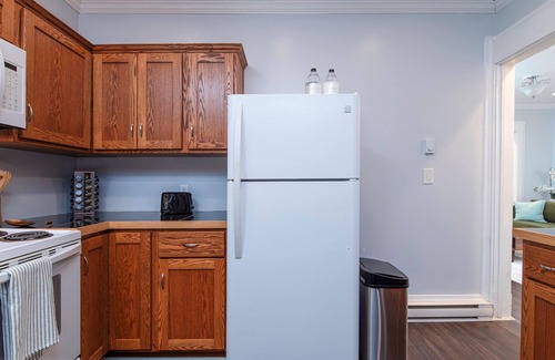 Oneonta Apartamento | Fully Stocked Kitchen, AC, Wi-Fi, W/D, Near Baseball and Walk to Downtown