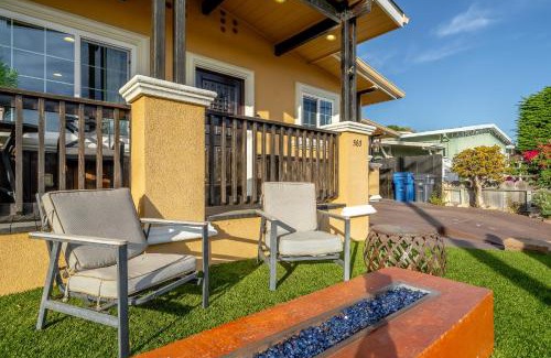 Seaside Casa | Fully Updated 3 BDR Seaside Home Minutes to Beach