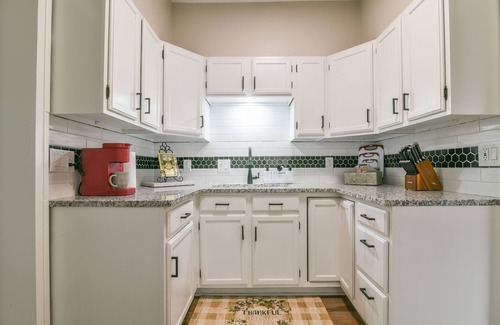 Wichita Cabaña | Fully Updated Bungalow Style - Close to Downtown