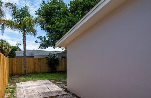 Dunedin Villa | Fully Updated! Downtown Dunedin Cottage