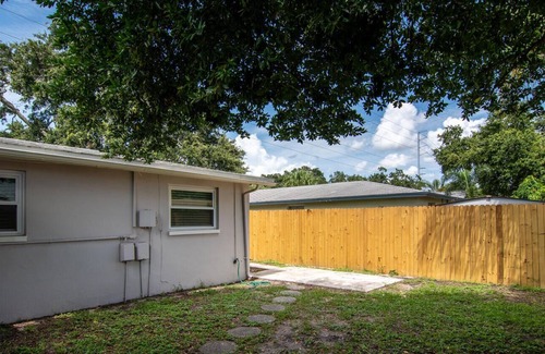 Dunedin Villa | Fully Updated! Downtown Dunedin Cottage
