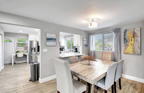 Delray Beach Casa | Fully Updated Home Sleeps 8 5 Min to the Beach!