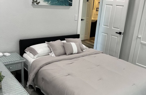 Disston Heights Casa | Fully updated Northside St Pete home only 10 minutes from Beach or Downtown !