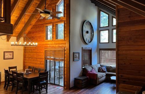 Truckee Casa | Fully updated Truckee cabin with plenty of beds