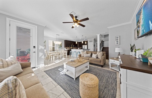 Villages of Crystal Beach Casa | FullyLoaded4BR~Kid Friendly~Walk2Beach&Pool~Seasonal Shuttle~Sleeps 12