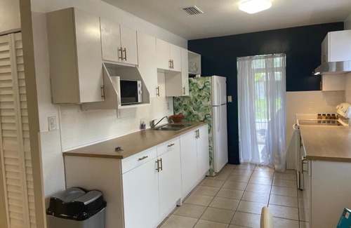 Gainesville Casa | Fun 2 bedrm house.Free parking, family ok, Gator games