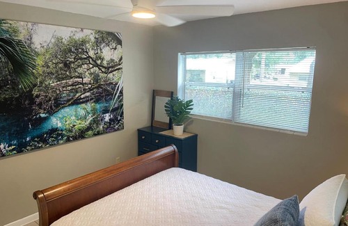 Gainesville Casa | Fun 2 bedrm house.Free parking, family ok, Gator games