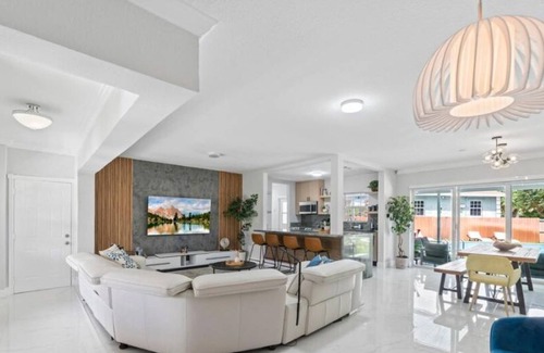 Miami Gardens Casa | Fun 5BR Retreat w/Pool, Beach, Games & BBQ