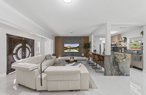 Miami Gardens Casa | Fun 5BR Retreat w/Pool, Beach, Games & BBQ