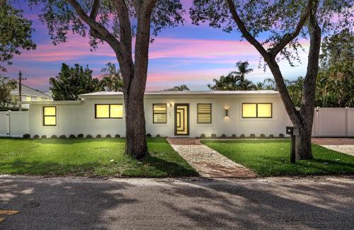 River Oaks Casa | Fun Adventure Luxy Retreat Home! Heated Pool!