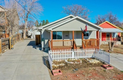 Berkley Casa | Fun and Affordable Dual Bedroom Lower Unit in Vibrant Denver