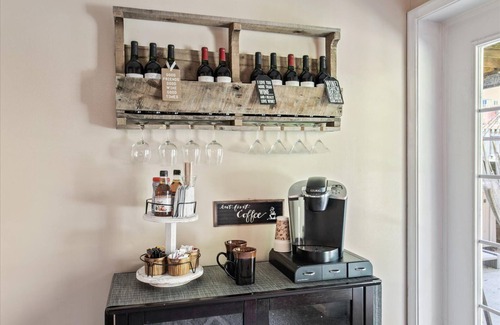 Williamsburg Casa | Fun and Open Space Near Everything - Pool table, Hot Tub in Williamsburg