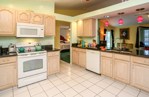 Willoughby Acres Casa | **FUN AND UNIQUE SINGLE FAMILY HOME W/ POOL**FULLY FURNISHED SEASONAL RENTAL**