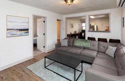Des Moines Apartamento | Fun Backyard Close to Downtown Pet Friendly 4BDRM