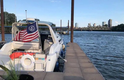 North Little Rock Alquiler De Eote | Fun cabin cruiser on the Arkansas River.