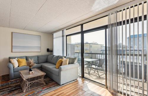 Midtown Ocean City Apartamento | Fun & Comfy Beachside Getaway ~ King Bed ~ Balcony