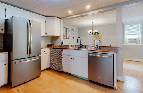 Lake Luzerne-Hadley Casa | Fun cottage in town, near lake w/game room